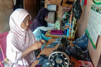 Baznas Yogyakarta menyalurkan 20.000 masker produksi kampung binaan