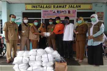 Anggota DPRD Kapuas berikan bantuan APD ke tenaga medis COVID-19