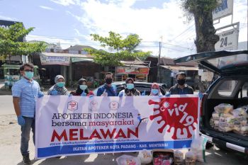 Peduli COVID-19, IAI Padang-Mentawai donasikan bantuan bagi warga terdampak