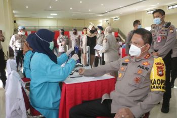 Polda Sulsel gelar donor darah guna antisipasi kekurangan stok PMI