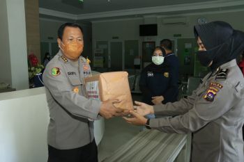 Yayasan Kemala Bhayangkari bantu kebutuhan APD RS Bhayangkara