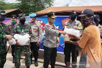Peduli dampak COVID-19, Polri dan TNI buka dapur umum bagi kaum rentan