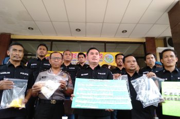 Polres Karawang tangkap  pengangguran pemilik sabu-sabu