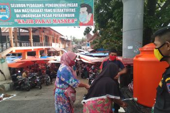 Pasar di Payakumbuh tak tutup, buka sampai pukul 19.00 WIB