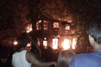 Bakar kerak telur usir nyamuk di bawah ranjang, rumah warga di Dompu hangus terbakar