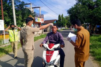 Ke luar masuk Desa Manemeng, warga harus cek suhu badan cegah penyebaran Covid-19