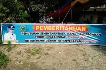 Pasar Nagari Paninggahan Kabupaten Solok lakukan pembatasan pasca-pemakaman perantau positif COVID-19