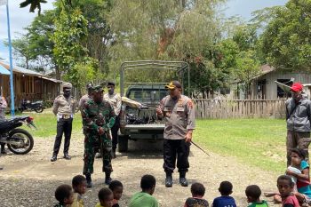 TNI-Polri gelar baksos di Pegunungan Bintang cegah COVID-19
