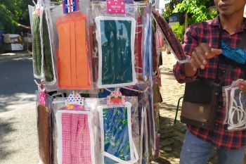 Penjual masker kain musiman marak di Bandarlampung