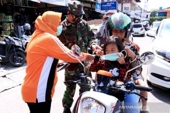 Tim Gugus Palangak Raya bagikan 10.000 masker untuk warga