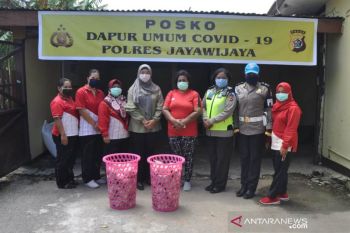 Polres Jayawijaya dirikan dapur umum bantu warga terdampak COVID-19