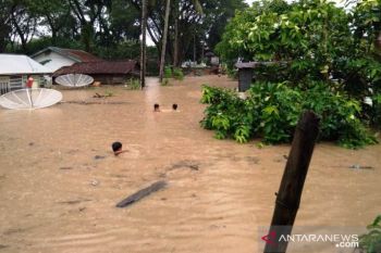 Sungai Batang Bayang meluap, ratusan rumah di Ujung Gading Lembah Melintang terendam banjir (Video)