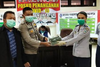 Dishub Jayapura bagikan 1.500 masker cegah corona ke pengendara di Sentani