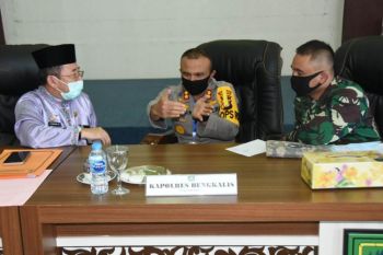 Plh Bupati Bengkalis sorot kerumunan warga di sejumlah kecamatan