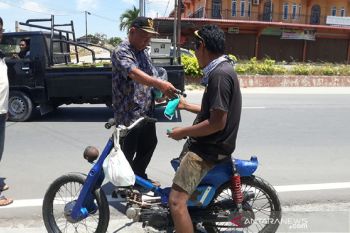 Pemuka masyarakat Tebing kampanye pentingnya masker cegah COVID-19