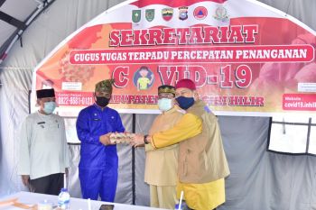 Serahkan sembako, Bupati Inhil: tolong serahkan kepada yang berhak