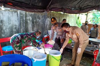 Pemkab Jayapura-TNI/Polri buka dapur umum untuk warga terdampak COVID-19