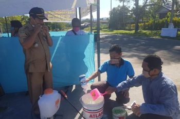 Distrik Nimboran lakukan penyemprotan disinfektan cegah COVID-19