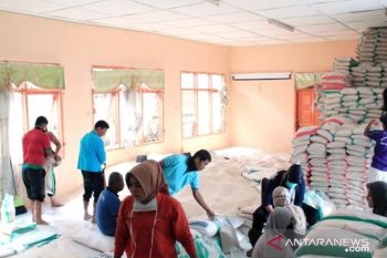 Bantuan tahap dua bagi warga terdampak wabah corona di Padang Panjang disalurkan sebelum Ramadhan