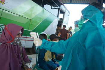 Semen Gresik dirikan tenda pemeriksaan COVID-19 di perbatasan Rembang