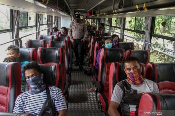 Puncak pandemi COVID-19 belum terlewati