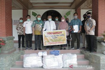 Ratusan tenaga medis di OKU dapat bantuan APD