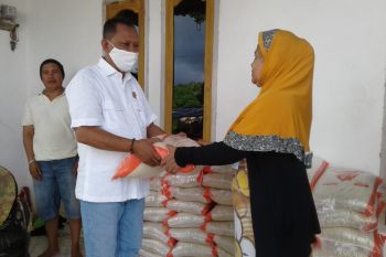 Gerindra Baubau bantu 60 KK warga terdampak COVID-19