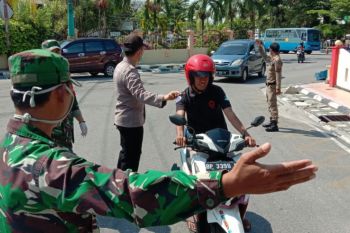 Petugas gabungan di Karimun razia pengendara tanpa masker