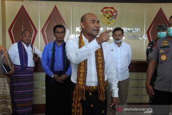 Gubernur Laiskodat  dorong petani tetap mengolah lahan pertanian