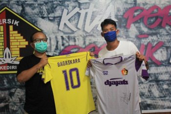 Striker Persik Kediri, Septian Satria lelang jersey untuk bantu penanganan COVID-19