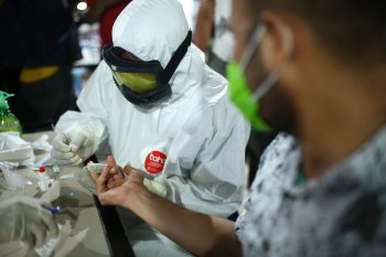 Pemprov dan Pemkot di Aceh dibantu TNI-Polri lakukan "rapid test" di sejumlah warung kopi