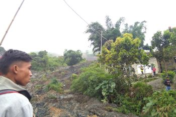Pembersihan longsoran yang tutup akses Solok-Muaro Labuah diperkirakan hingga tujuh hari