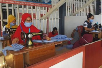 Warga binaan Lapas di Riau produksi ribuan APD tiap hari