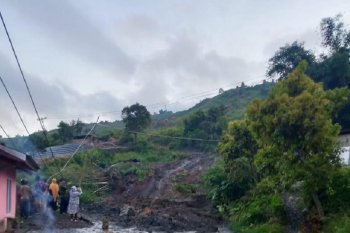 Diduga penyebab rusaknya jalan Padang-Kerinci, DPRD Solok Selatan minta Sumbar evaluasi tambang galian C di Solok
