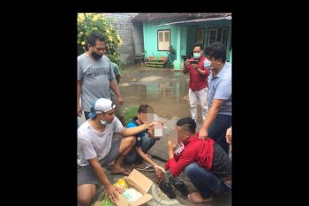 Dua pemuda incaran polisi dibekuk saat ambil kiriman paket berisi narkoba di Dompu