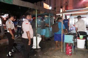 Tim gabungan Polri-TNI patroli imbau warga Abepura kurangi aktivitas
