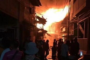 Puluhan rumah Taman Sari Jakarta terbakar