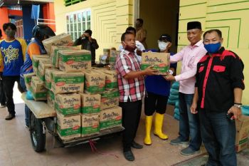Apindo-PSMTI Karimun bantu 150 tukang ojek paket sembako