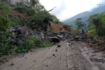 Longsor susulan kembali tutupi ruas jalan Sicicin-Malalak, pengendara dialihkan lewat Padang Panjang