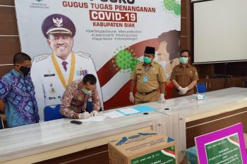 RAPP, APR, dan Asian Agri bantu ribuan APD bagi tenaga kesehatan Siak