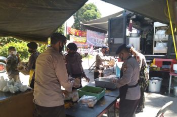 Polda Banten-TNI buka dapur umum di Tangerang