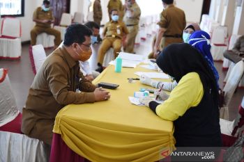 Pejabat Eselon I-II Kepri jalani tes cepat COVID-19