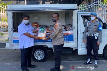 Polda NTB gunakan satu ton beras pemberian Kabulog untuk dapur umum
