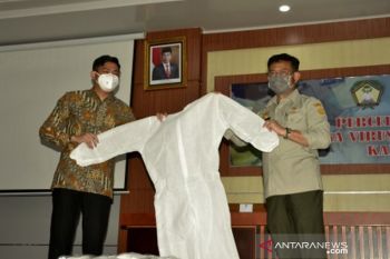 Menteri Pertanian serahkan bantuan APD