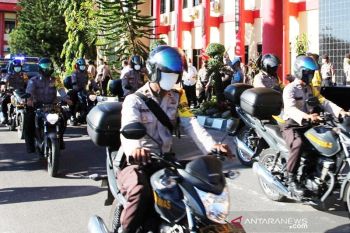 Polda Kalteng bagikan 1000 paket sembako kepada masyarakat