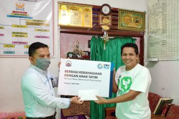 YBM PLN Sumbar berbagi kebahagiaan dengan anak yatim