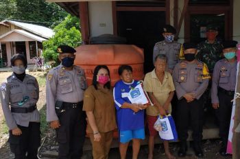 Ratusan warga Bartim terdampak COVID-19 dapat sembako
