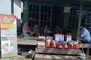Peduli COVID-19, Polsek Teweh Tengah serahkan  bantuan sembako untuk warga