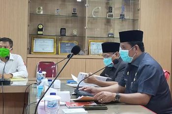 Kasus positif COVID-19 bertambah, Askolani ingatkan warga Banyuasin tarawih di rumah