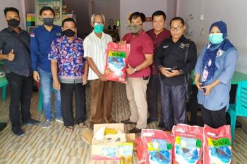 Kasmarni kembali berbagi sembako dengan wartawan di Duri